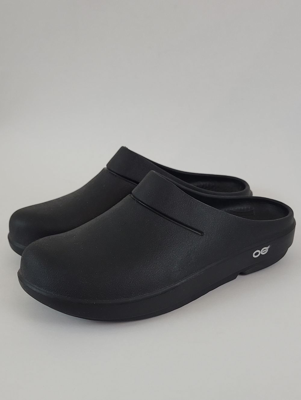 OOFOS OOcloog Black Recovery Clogs Men's 6 / Women's 8 / EU 39